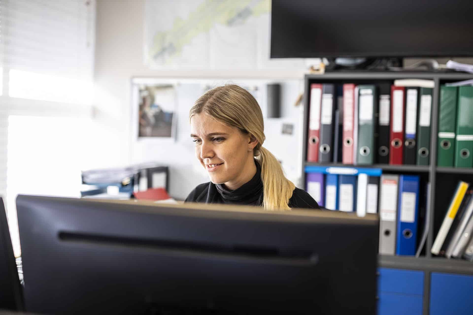 administrativt kontorarbejde udføres